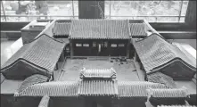  ?? WANG JING / CHINA DAILY ?? A model of a courtyard is displayed at the Shijia Hutong Museum.