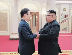  ?? SOUTH KOREAN PRESIDENTI­AL BLUE HOUSE GETTY IMAGES ?? Chung Eui-yong, left, head of the presidenti­al National Security Office, shakes hands with North Korean leader Kim Jong-un during their meeting on Wednesday.