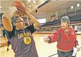  ?? NEW MEXICAN FILE PHOTO ?? Santa Fe Indian School girls basketball coach Cindy Roybal works in February 2011 with senior Bridget Lee and the team during practice.