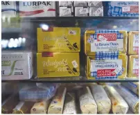  ?? Photos: IC ?? Left: The entrance to Sanyuanli Market in Beijing Right: Cheese imported from France on sale at Sanyuanli Market on September 28, 2017