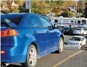  ??  ?? La voiture du disparu est le seul indice dont disposent les policiers pour l’instant. PHOTO AGENCE QMI, MARC ALAIN TRUDEAU