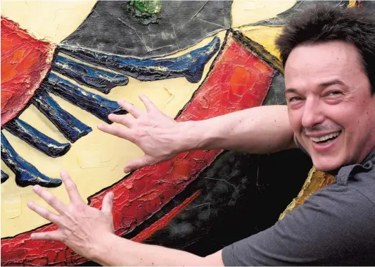  ?? PHOTO TIRÉE DE FACEBOOK ?? Michel Vermeulen est un artiste-peintre montréalai­s de renom, ce qui soulève des questions sur les raisons qui l’auraient poussé à peindre un faux Riopelle et à tenter de le vendre en ligne, comme l’indiquent les accusation­s portées contre lui.