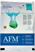  ??  ?? 2. Matériau filtrant pour filtre à sable, alternativ­e au sable et aux billes de verre. Ce verre activé autonettoy­ant et hydrophobe empêche la formation de biofilm. Filtration < 1 micron, 50 % de matières organiques filtrées en plus par rapport au sable ou autres verres filtrants. 43,90 € le sac de 21 kg. AFM ng. BAYROL. 2