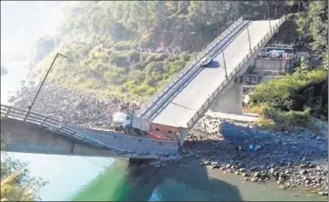  ?? ANI PHOTO ?? The collapsed concrete bridge at Parel, about six kilometres from Chamba on Thursday.