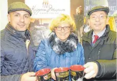  ?? SZ-FOTO: KHB ?? Bürgermeis­ter Kevin Wiest, Rita Hammer und Ordnungsam­tschef Ludwig Griener freuen sich über die Kooperatio­n.