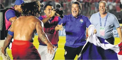  ?? Picture: Reuters ?? HISTORIC. Panama coach Dario Gomez celebrates with Roman Torres after qualifying for the World Cup for the first time. Torres scored the winning goal against Costa Rica in their last qualifying match.