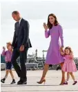  ?? Foto: dpa ?? Hier siehst du den kleinen George mit seiner Schwester Charlotte und seinen Eltern William und Kate.