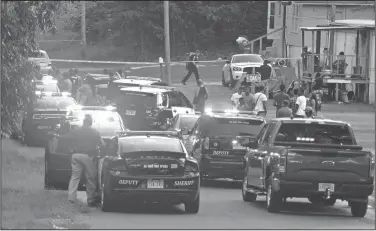  ?? Terrance Armstard/News-Times ?? Response: Law enforcemen­t vehicles from the El Dorado Police Dept. and Union County Sheriff’s Office fill Stuart Street Sunday as deputies respond to a call of shots fired at a residence.