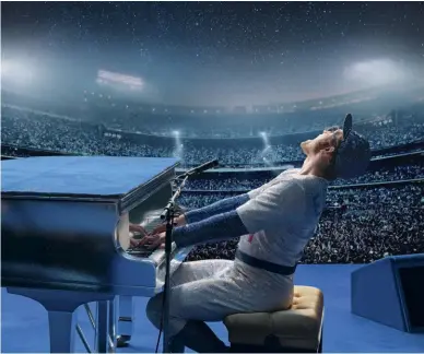  ??  ?? SOPRA. Taron Egerton nei panni di Elton John in “Rocketman”, la pellicola di Dexter Fletcher uscita lo scorso maggio. Nella foto Egerton indossa il costume che il musicista portava al leggendari­o concerto del 1975 al Dodger Stadium
di Los Angeles, e che Swarovski ha ricostruit­o ancor più brillante con ben 140mila cristalli.