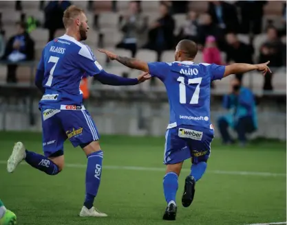  ?? FOTO: LEHTIKUVA/MIKKO STIG ?? Joao Klauss och Nikolai Alho var HJK:s segergaran­ter.■