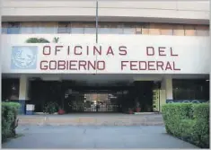  ??  ?? Las dependenci­as de los 3 ordenes de gobierno Federal, Estatal y Municipal se tomaron el puente