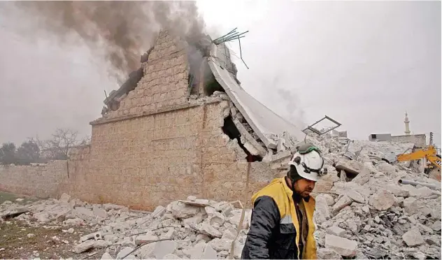  ?? Agence France-presse ?? ↑ Rescue worker walks past a house that was destroyed during an airstrike in Aleppo on Wednesday.