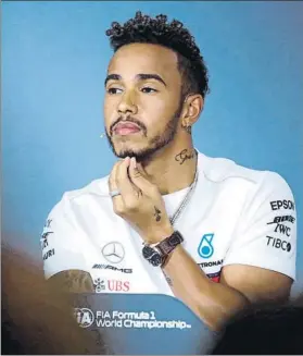  ?? FOTO: EFE ?? Hamilton asistió a la rueda de prensa desganado y sin muchas ganas de hablar