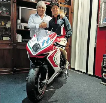  ?? INSTA ?? Dominique Aegerter hat sich mit Teamchef Giovanni Cuzari von MV Agusta Forward Racing geeinigt.