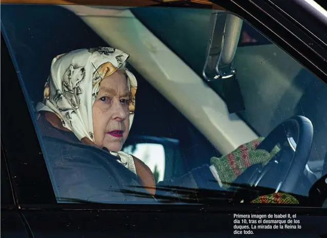  ??  ?? Primera imagen de Isabel II, el día 10, tras el desmarque de los duques. La mirada de la Reina lo dice todo.