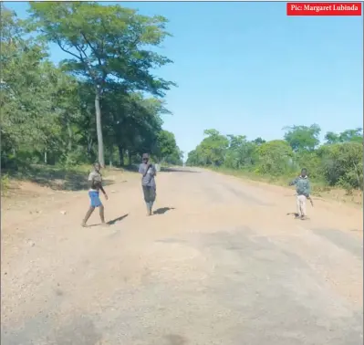  ?? ?? Pic: Margaret Lubinda
Some juveniles were spotted recently patching up potholes on the Bulawayo-Victoria Falls road using sand as the highway continues to be a nightmare to navigate for motorists