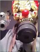  ??  ?? L’ado a notamment posté une vidéo où il est grimé en clown maléfique.