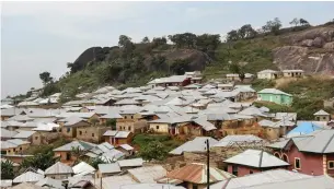  ??  ?? A view of the Mpape village outskirt of Abuja.