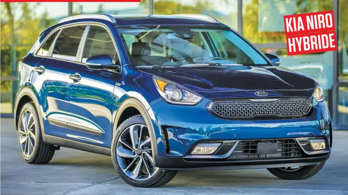  ??  ?? Le Kia Niro fait partie de cette nouvelle génération de voitures compactes qui, grâce à leur groupe motopropul­seur hybride, se contente de peu de carburant.