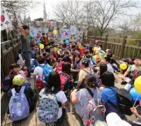  ?? AP ?? A teacher explains about the upcoming summit between South and North Korea to his students in Paju, South Korea, on Thursday. —