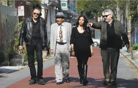  ?? Brant Ward / The Chronicle ?? Producer Lou Dematteis (left), writer Alejandro Murguía, actress Veronica Valencia and director Dante Betteo in Balmy Alley.