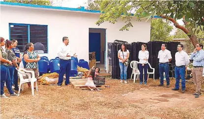  ?? ESPECIAL ?? Directivos de Repsol apoyaron a mujeres de Aldama con una granja de ostiones.