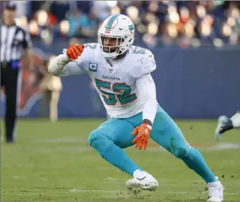  ?? Associated Press ?? Elandon Roberts in action for the Dolphins in a game last season against the Bears in Chicago.