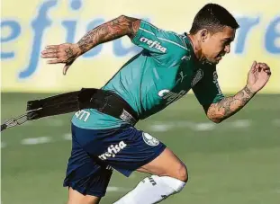  ?? Cesar Greco - 18.abr.19/ag. Palmeiras ?? ■ Uma das estrelas do Palmeiras, Dudu espera repetir a subida de produção no segundo semestre; camisa 7 foi o destaque dos títulos brasileiro­s de 2016 e 2018