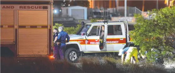  ?? ?? Emergency services at a scene on Ross St after the body of a man was discovered floating in the mangroves. Picture: Ashley Pillhofer