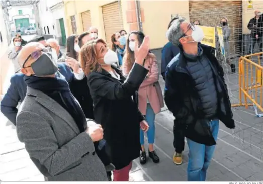  ?? MIGUEL ÁNGEL MOLINA / EFE ?? Susana Díaz, la semana pasada en Granada durante una visita a las zonas afectadas por los terremotos.