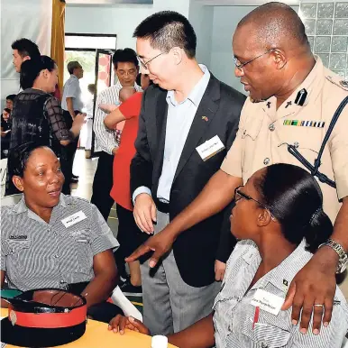  ??  ?? Ambassador of the People’s Republic of China in Jamaica Niu Qingbao and ACP Bishop Dr Gary Welsh (right), greet Sergeant Tania Layne (seated left) and Officer Thomas-McLean at the JCF luncheon hosted at the Chinese Benevolent Associatio­n, 176 Old Hope...