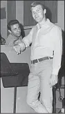  ?? File photo ?? Glen Campbell poses with drummer Hal Blaine, a fellow member of The Wrecking Crew, during a studio session in this undated photo.