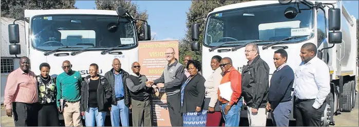  ?? Picture: ZOLILE MENZELWA ?? VEHICLE HANDOVER: Lukhanji Municipali­ty has promised to improve refuse removal in the area after buying two new trucks from Jacksons