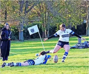  ?? ?? Bath Rugby Ladies’ Sarah Holloway takes a conversion during the victory over Hove