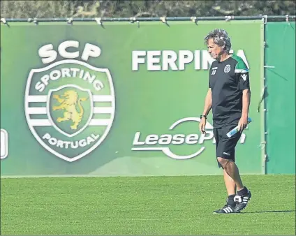  ??  ?? Jorge Jesús dirigió la sesión matinal del Sporting en sus instalacio­nes de Alcochete FOTO: MANEL MONTILLA