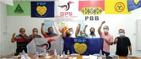  ?? ?? PDP Krian branch members in a show of solidarity towards rooting for former Betong Resident, Friday Belik, to be GPS’ candidate for Krian in the next state election.