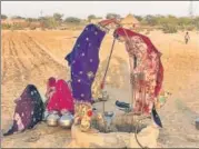  ?? HT ?? Women fetch water from a family well in Khalifa ki Bawadi at the India-pakistan border, in Rajasthan’s Barmer district.