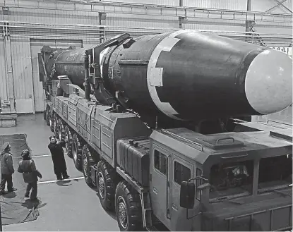  ?? (AP) ?? Más avanzado. El nuevo misil tiene punta redondeada y dimensione­s mayores que las del modelo anterior.