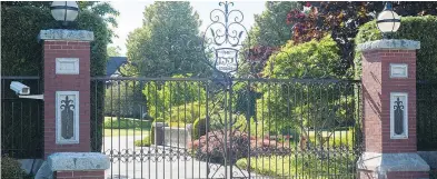  ?? GERRY KAHRMANN/PNG ?? The $9.5-million gated mansion in Richmond complete with stables and sprawling grounds that served as corporate mailing address for Kevin Sun’s companies.