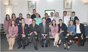  ?? Chris Navarro ?? QUESTion & ANSWER. Officers of the Pampanga Press Club led by President Deng Pangilinan and executives and managers of Quest Hotel and Conference Center pose for posterity during Monday's launching of QUESTion and Answer. -