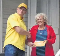  ?? AIMEE ALDEN ?? Representi­ng the Hantsport and Area Foodbank, co-chair Beth Caldwell received a cheque allocated to the foodbank from Raye Myles, president of the Hantsport Music Festival Board.