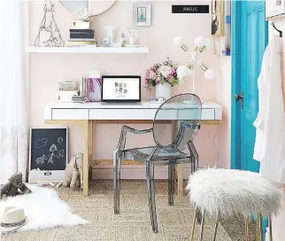  ?? HOMESENSE.CA ?? A desktop, a comfy seat and your laptop are all you need to carve out the perfect workspace at home.
