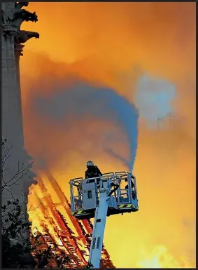  ??  ?? About 500 firefighte­rs battled for hours to save the main structure of the cathedral from total destructio­n.