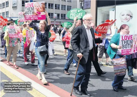  ?? STEPHEN HAMILTON ?? Pro-life campaigner­s on the streets of Belfast have the backing of Ian Paisley (right)