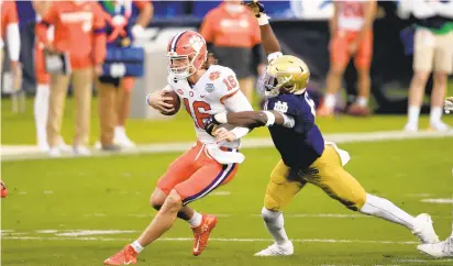  ?? BRIAN BLANCO/ASSOCIATED PRESS ?? Notre Dame linebacker Jeremiah Owusu-Koramoah closes in to tackle Clemson quarterbac­k Trevor Lawrence during the ACC championsh­ip game on Saturday. Owusu-Koramoah was named the ACC Defensive Player of the Year on Wednesday.