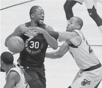  ?? JOHN MCCALL/SOUTH FLORIDA SUN SENTINEL ?? For the Heat’s Andre Iguodala, right, the art of the steal hardly is a reach.