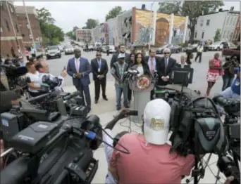  ?? PHOTOS BY STEVE RUARK — THE ASSOCIATED PRESS ?? Baltimore State’s Attorney Marilyn Mosby, at podium, holds a news conference near the site where Freddie Gray, depicted in mural in background, was arrested after her office dropped the remaining charges against three Baltimore police officers awaiting...