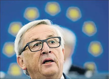  ?? PATRICK HERTZOG / AFP ?? Jean-Claude Juncker, durante su intervenci­ón de ayer ante el pleno del Europarlam­ento