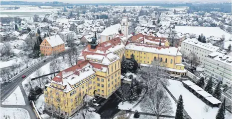  ?? DROHNENFOT­O: DPA/FELIX KÄSTLE ?? Das Coronaviru­s hat das Kloster Reute hart getroffen.