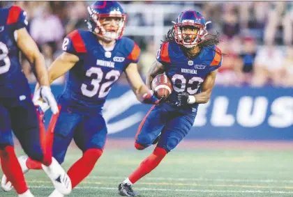  ?? DOMINICK GRaVEL ?? Alouettes returner Shakeir Ryan carries ball up the field during game against the Redblacks last week at Molson Stadium.